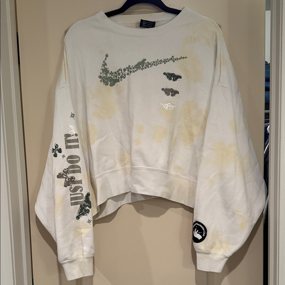 Nike White and Green Crew Neck Sweater